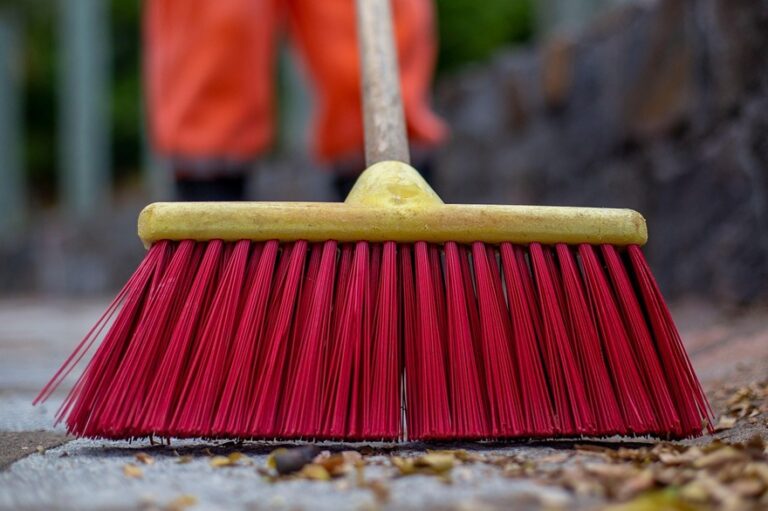 broom-6310388_1280