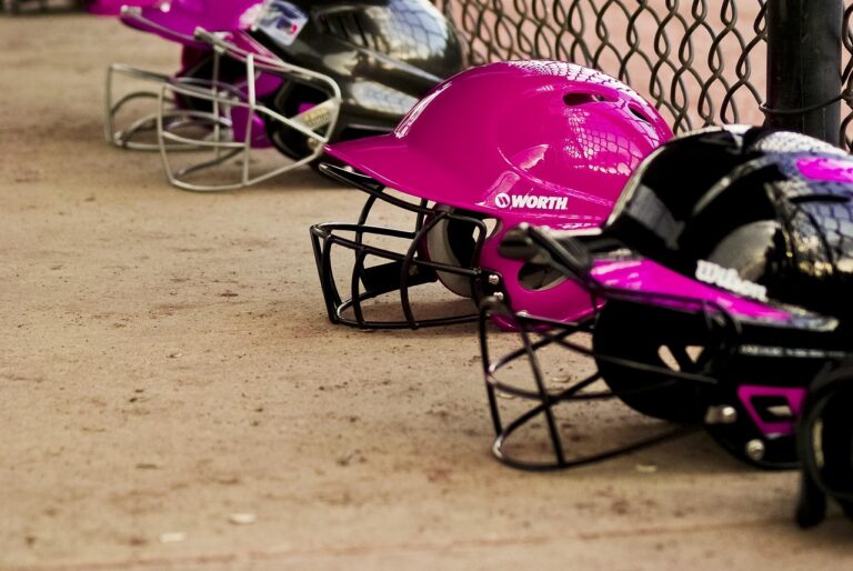 baseball-helmets-724377_1280 (1)