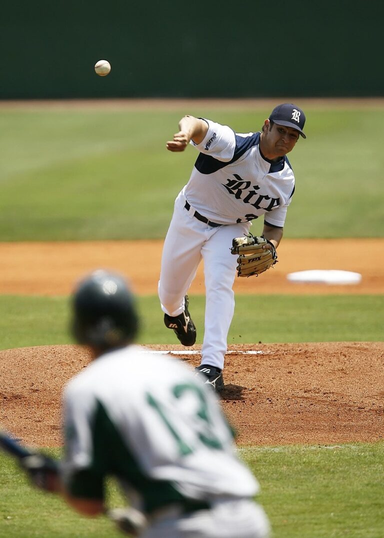 baseball-pitcher-1518422_1280