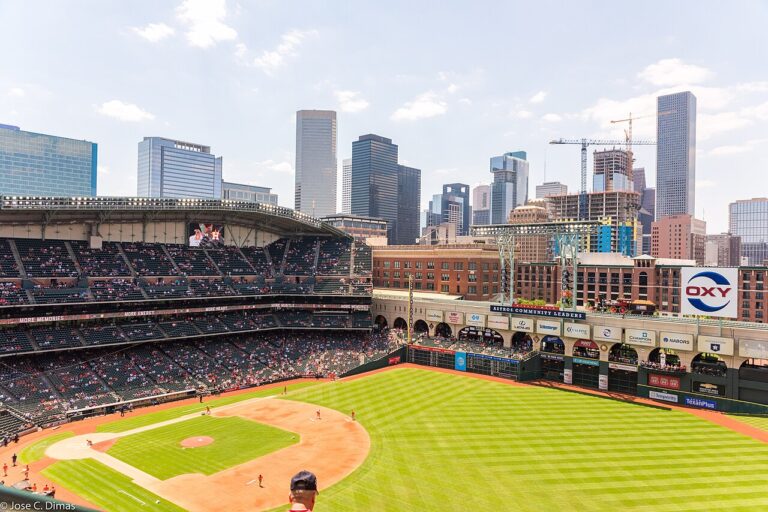 Minute_Maid_Park_and_the_Houston_Skyline