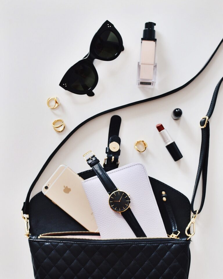 stocksnap-accessories-2571416_1920