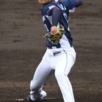 Tatsuya Imai winds up for one of his "wrong-way" sliders.