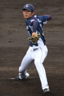 Tatsuya Imai winds up for one of his "wrong-way" sliders.