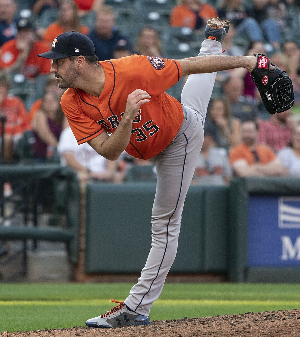 Justin Verlander executes a pitch on the mound.
